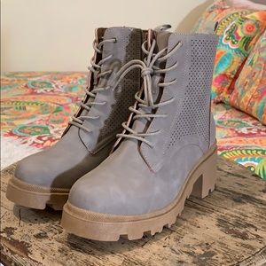 NWOB Chunky Combat Boot